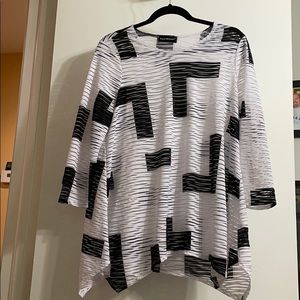 Black & white asymmetrical sheer 3/4 sleeve blouse